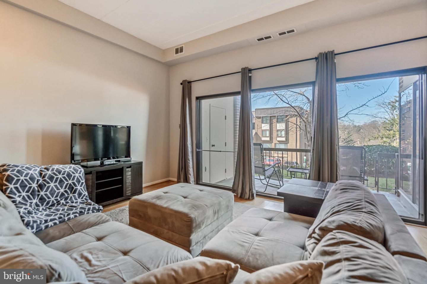130 Roberts LANE Unit: 101