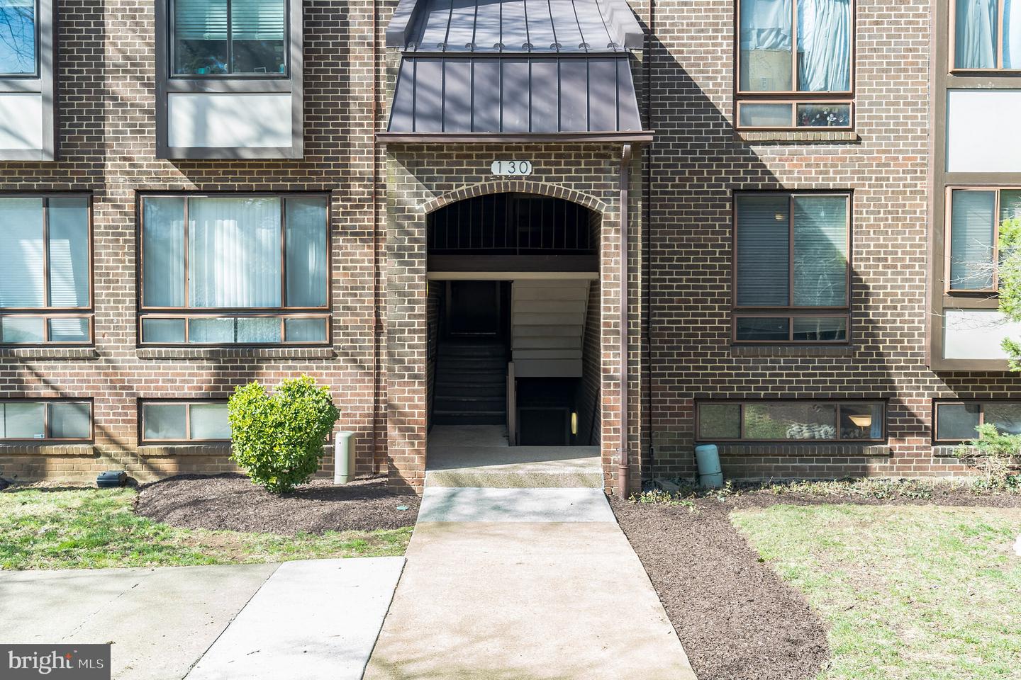 130 Roberts LANE Unit: 101
