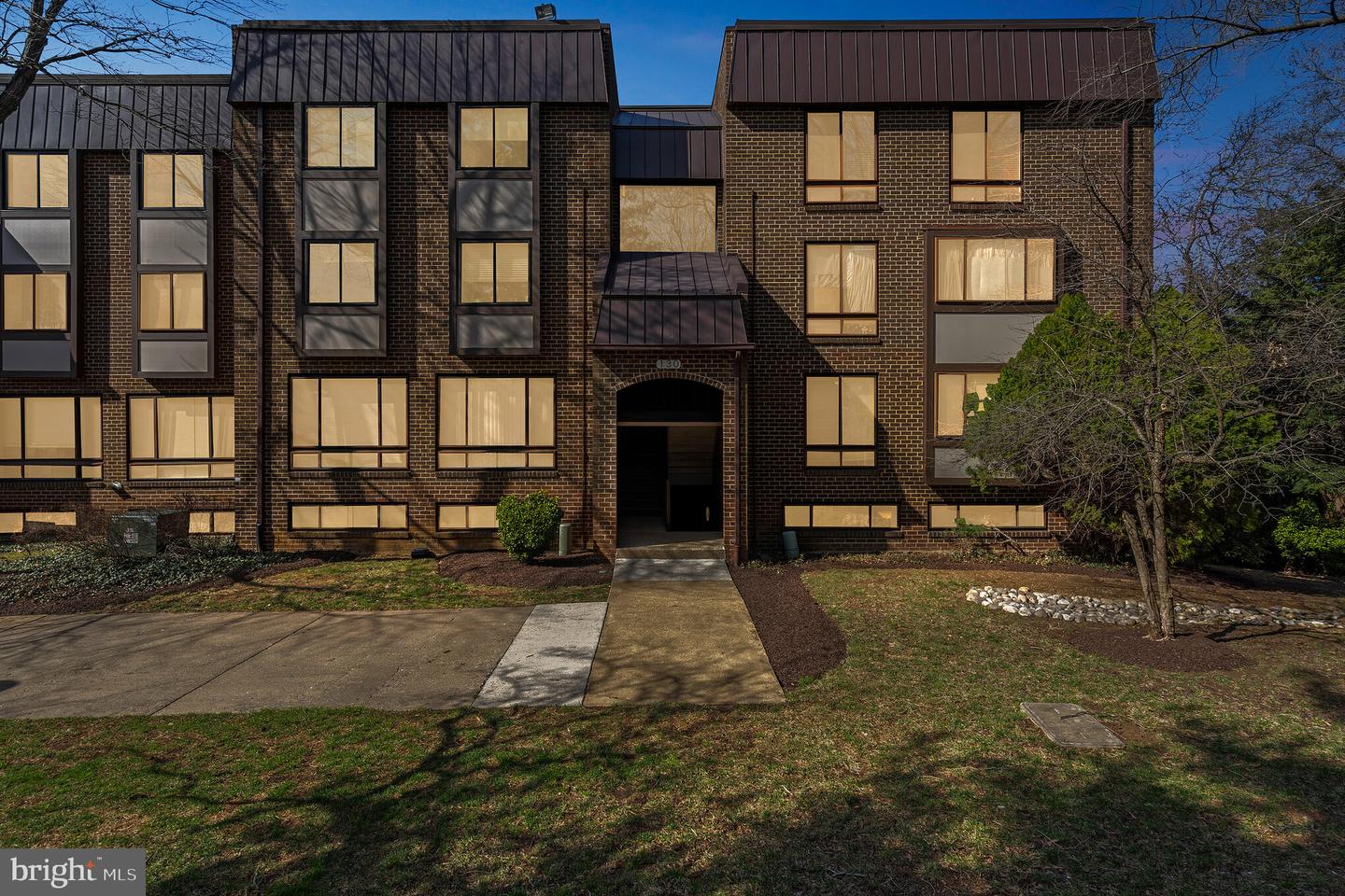 130 Roberts LANE Unit: 101
