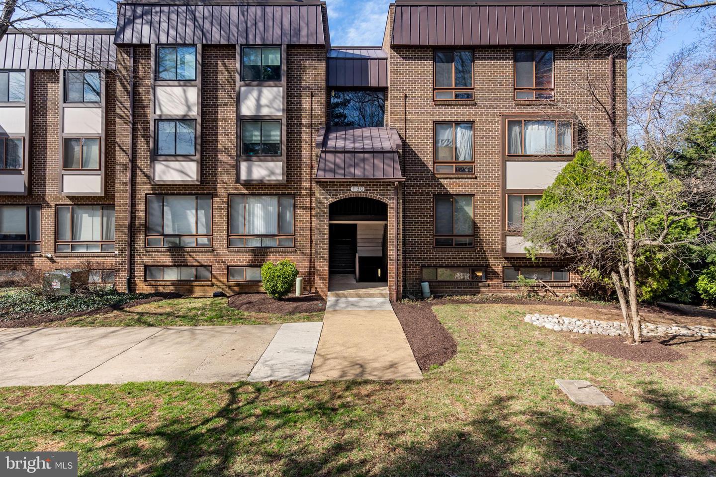 130 Roberts LANE Unit: 101