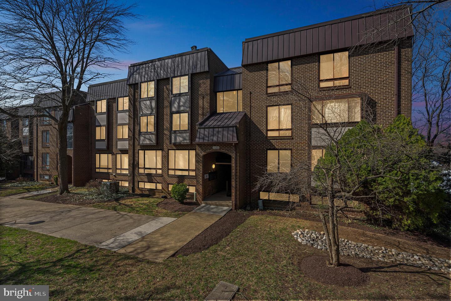 130 Roberts LANE Unit: 101