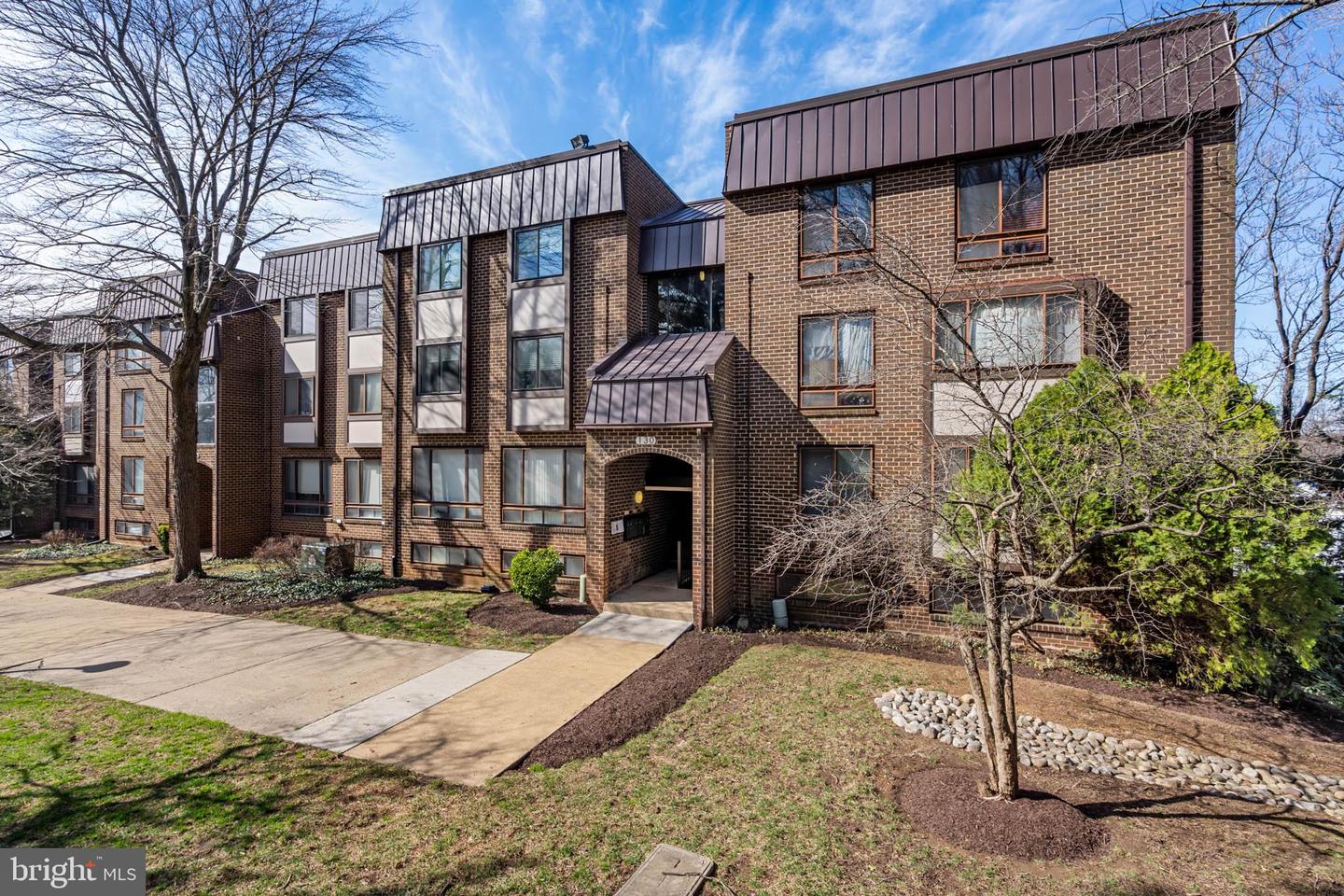 130 Roberts LANE Unit: 101