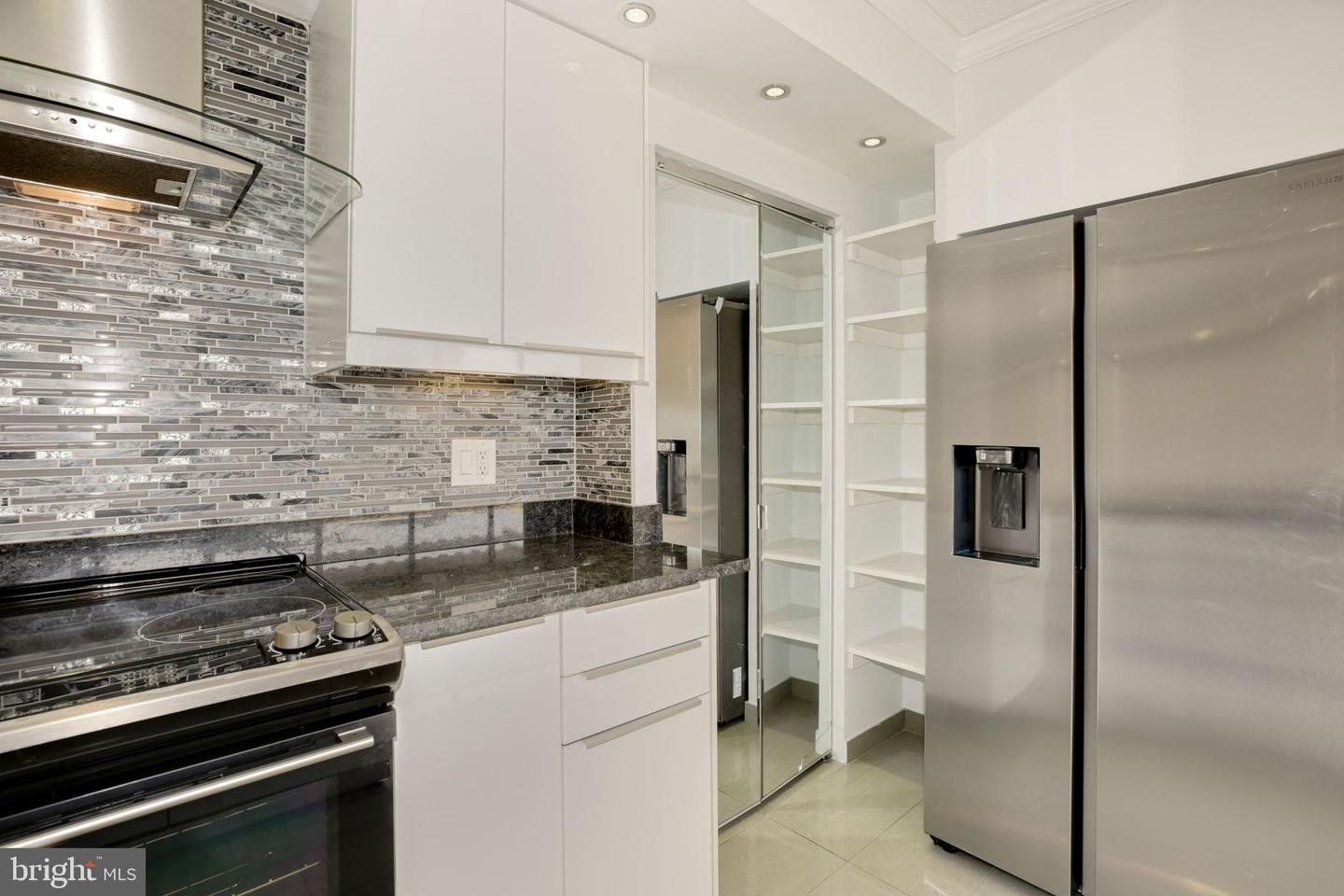 6301 Stevenson AVENUE Unit: 607