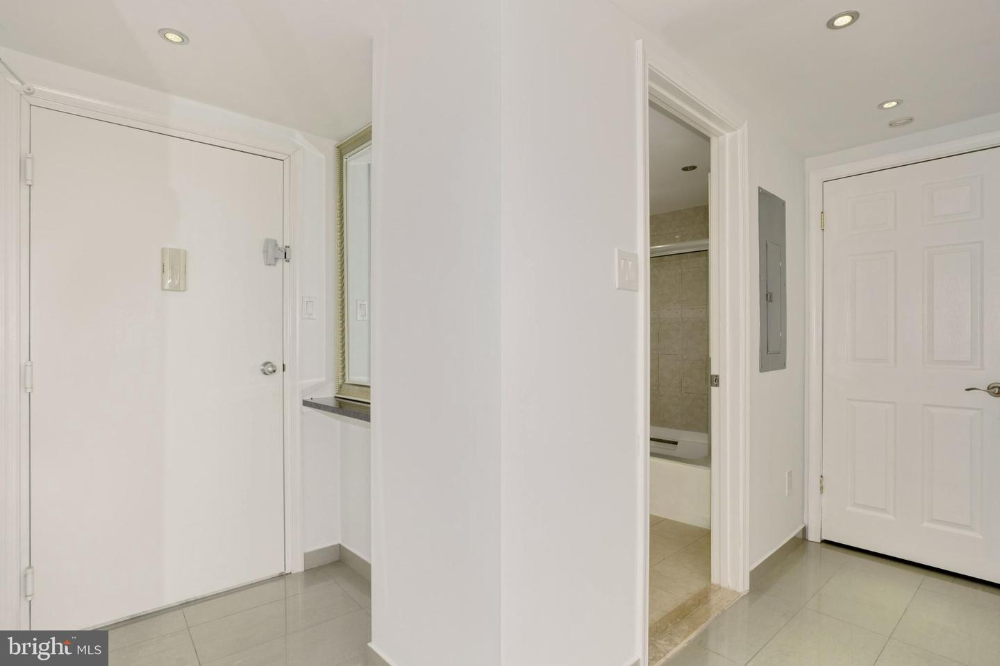 6301 Stevenson AVENUE Unit: 607