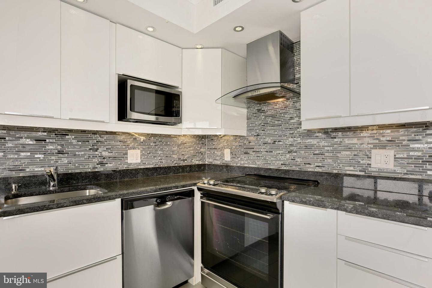 6301 Stevenson AVENUE Unit: 607