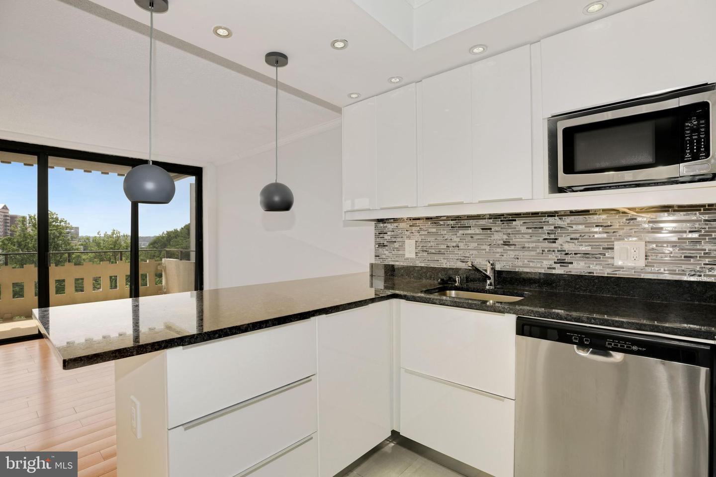 6301 Stevenson AVENUE Unit: 607