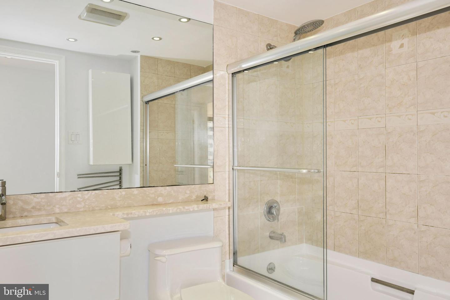 6301 Stevenson AVENUE Unit: 607