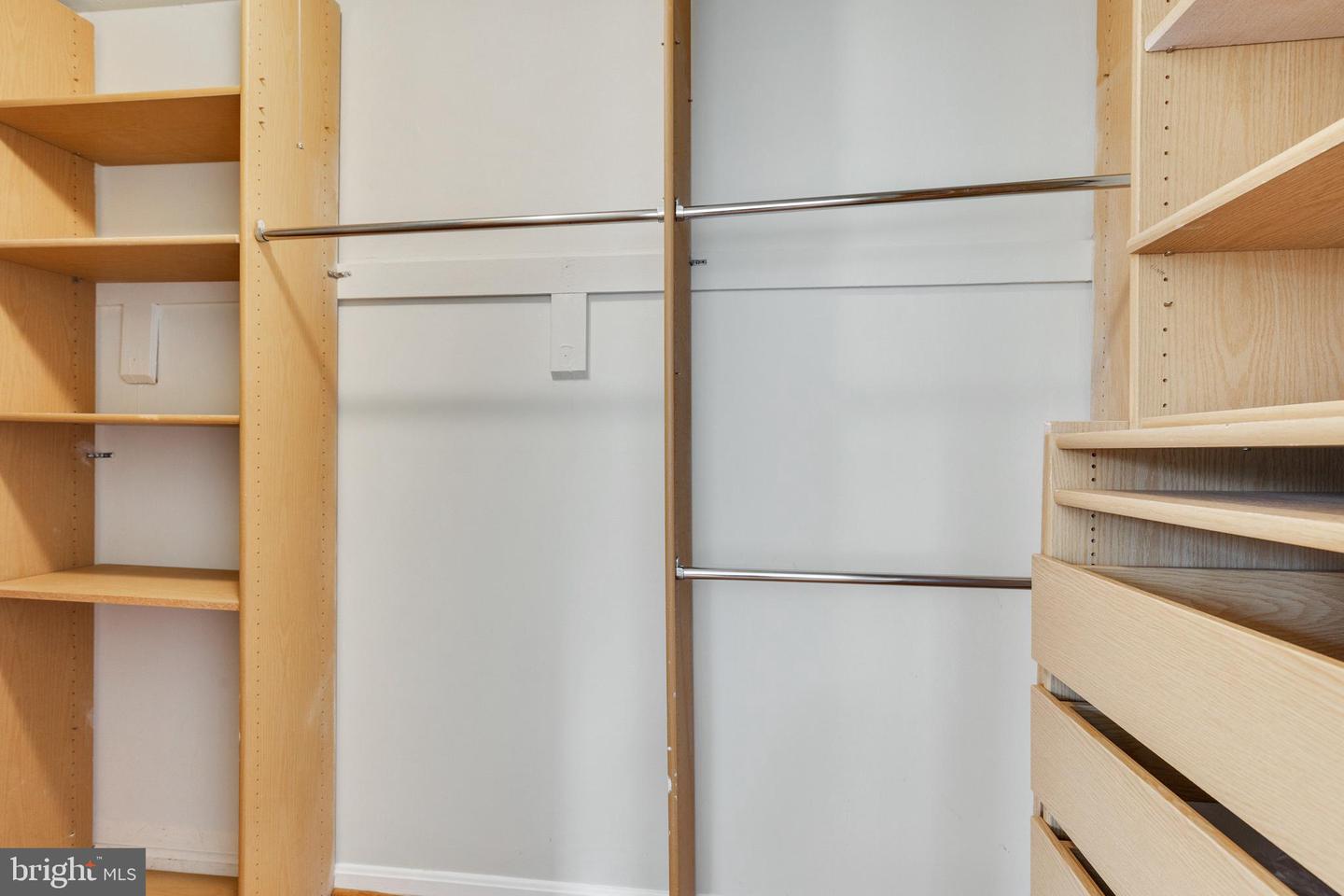 5931 Quantrell AVENUE Unit: 201