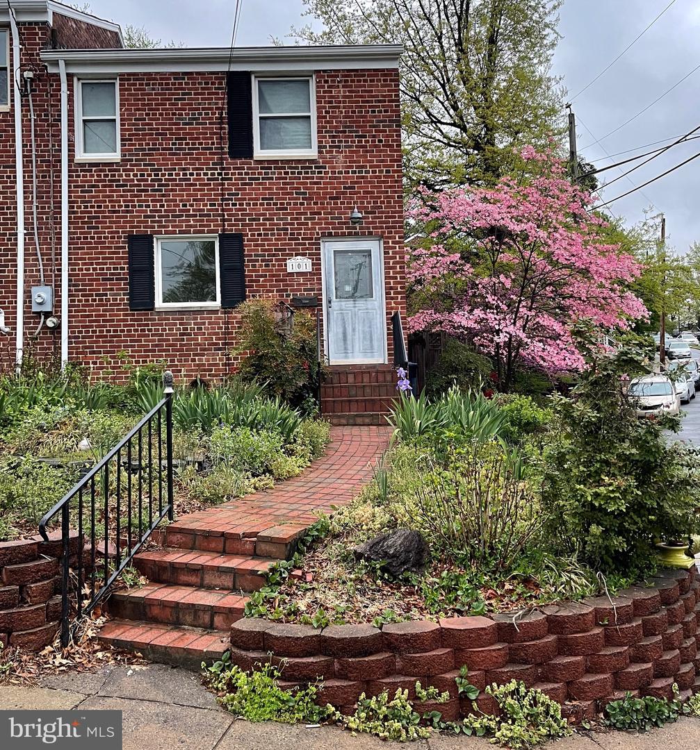 101 Kennedy STREET