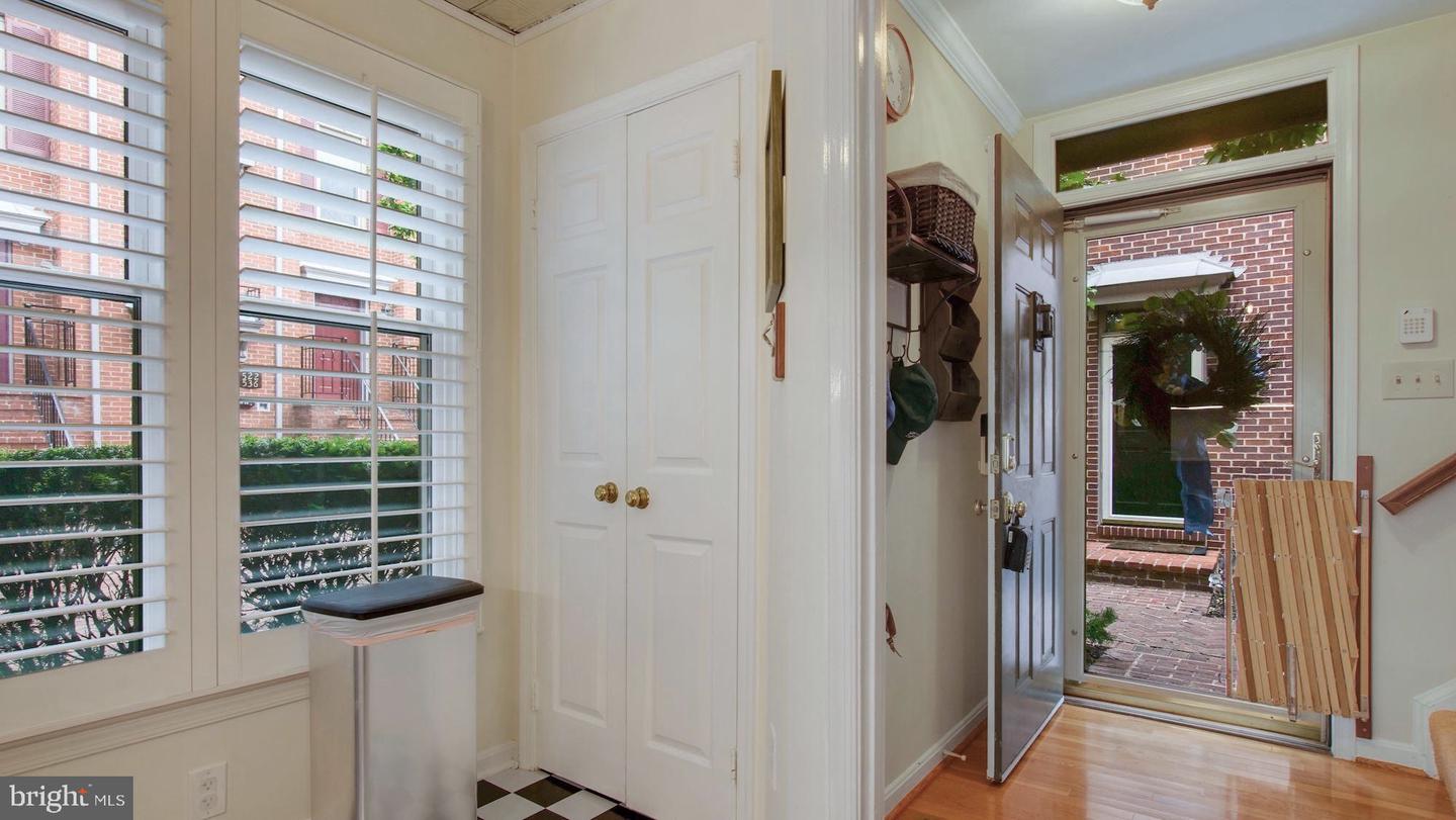548 Colecroft COURT