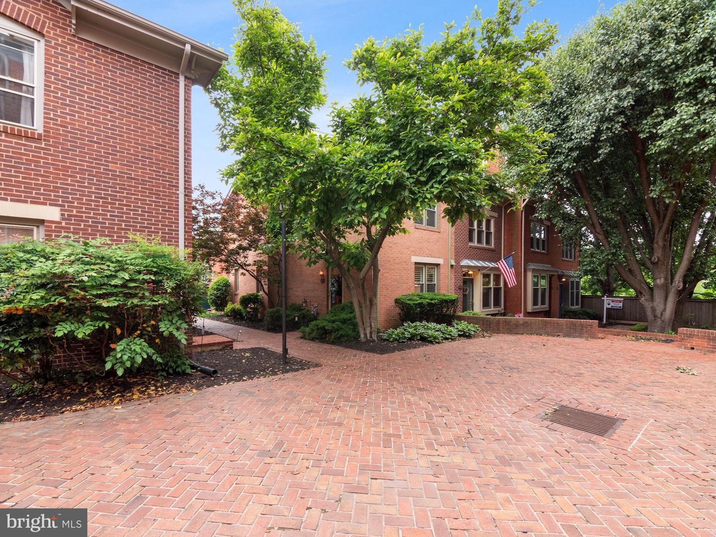 548 Colecroft COURT