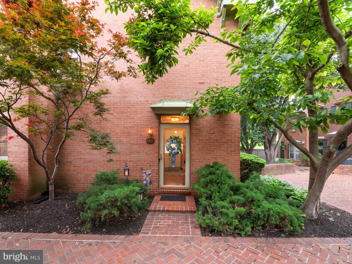 548 Colecroft COURT