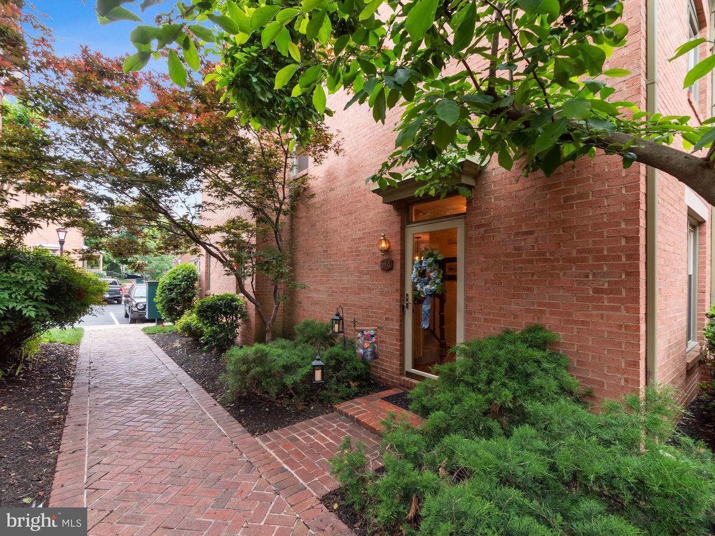 548 Colecroft COURT