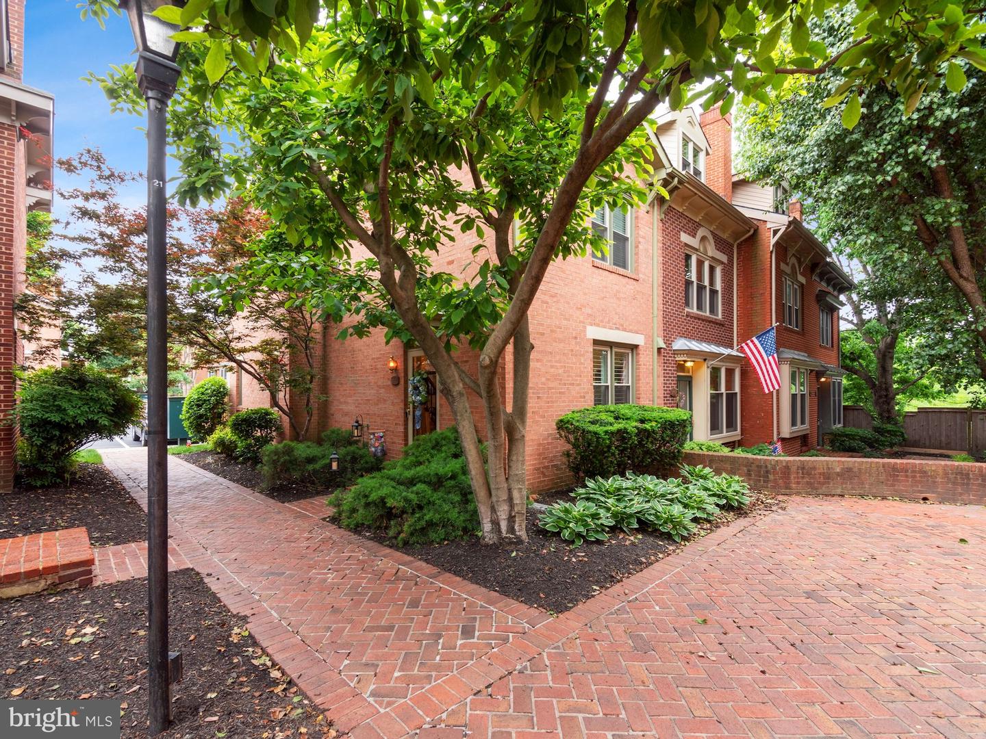 548 Colecroft COURT