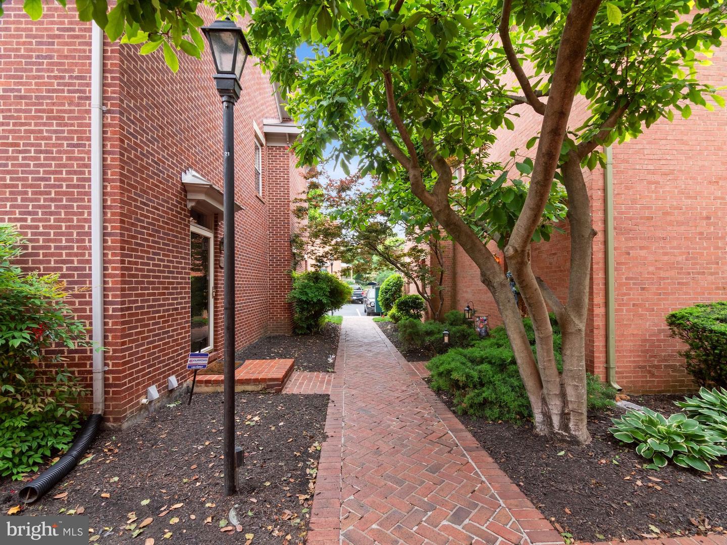 548 Colecroft COURT