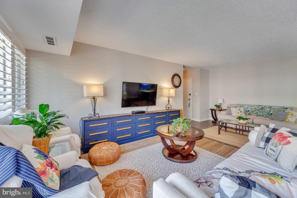 5801 Quantrell AVENUE Unit: 310