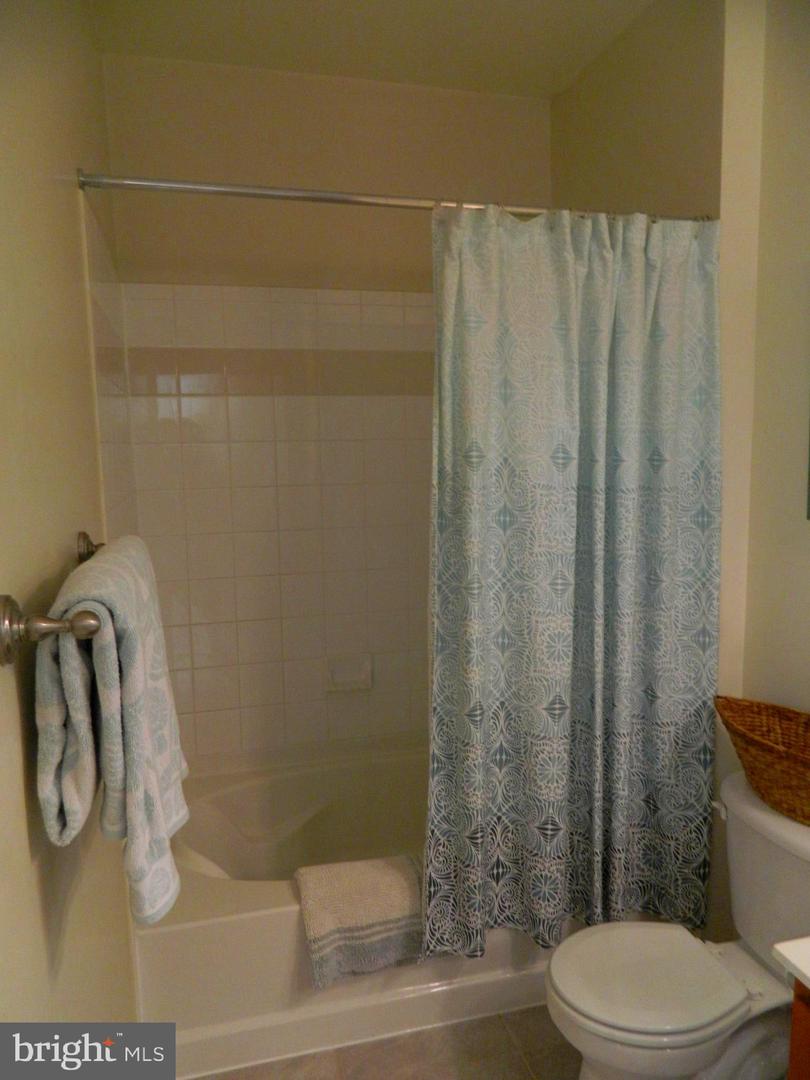 4862 Eisenhower AVENUE Unit: 160