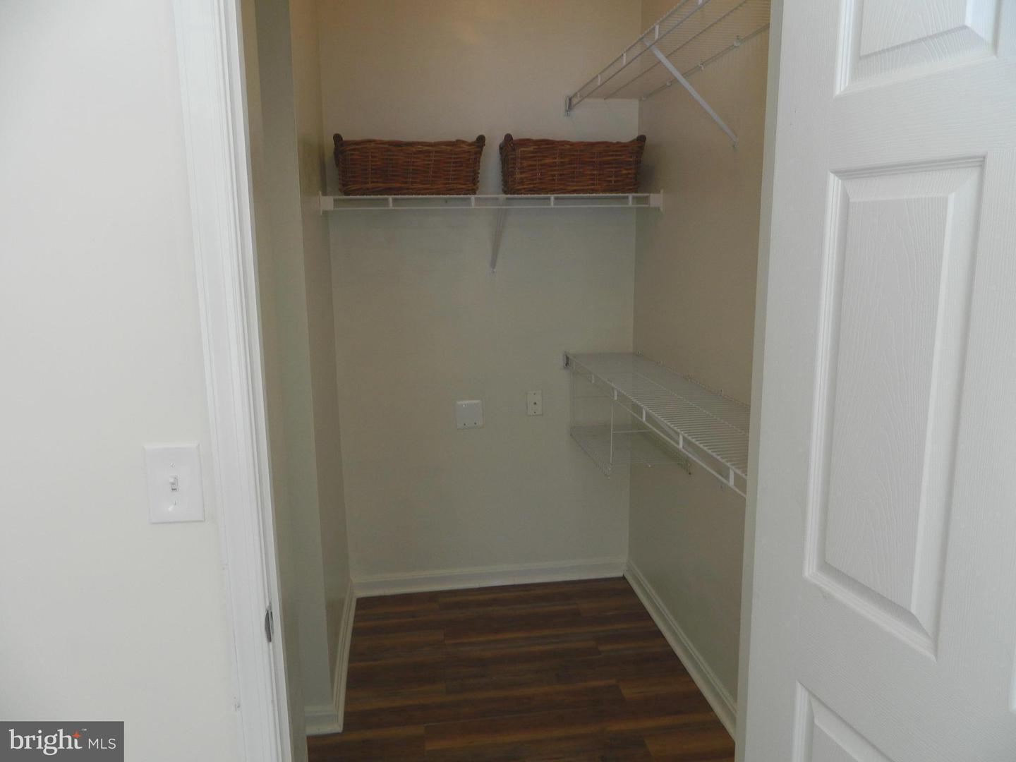 4862 Eisenhower AVENUE Unit: 160