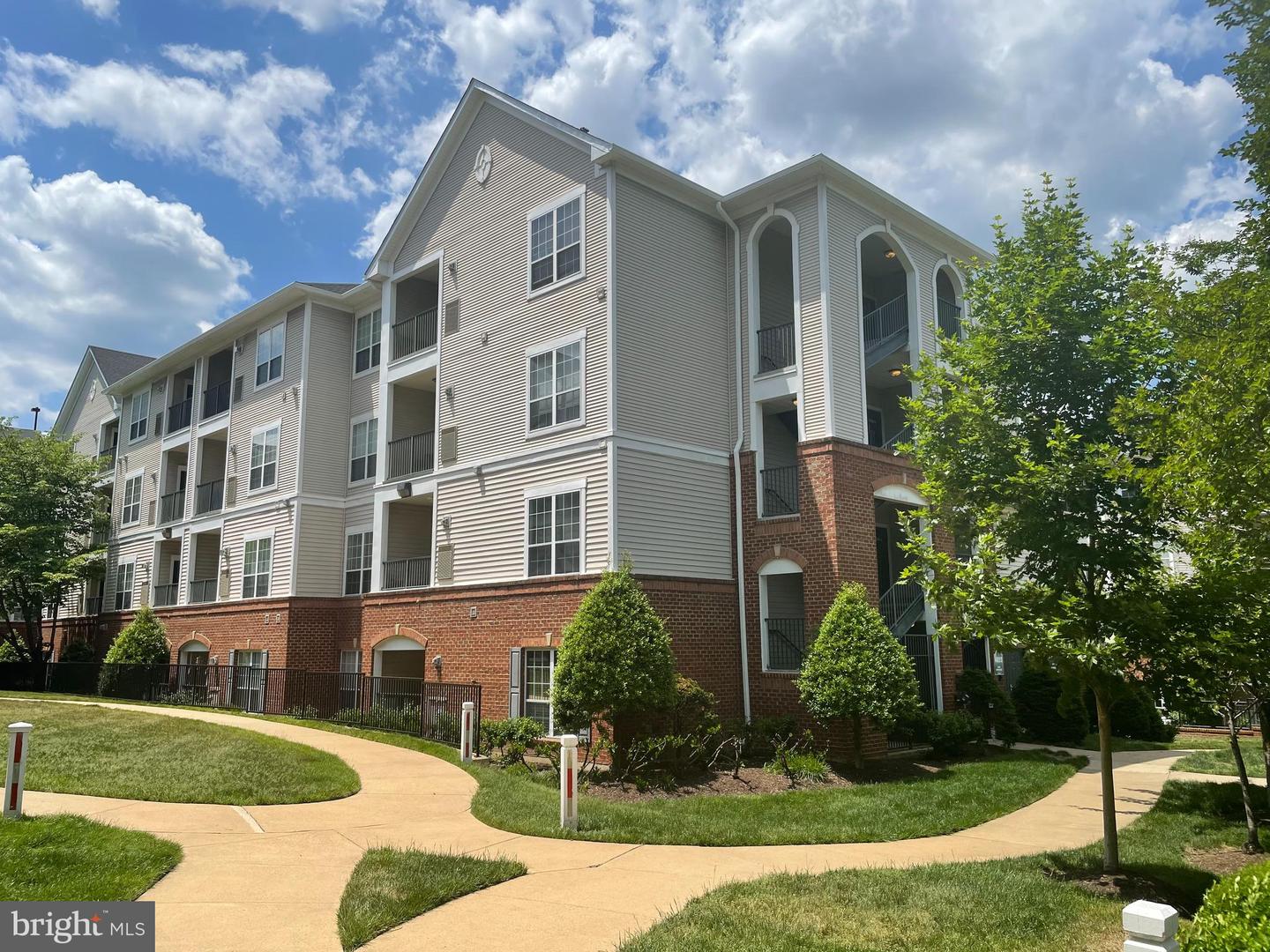 4852 Eisenhower AVENUE Unit: 336