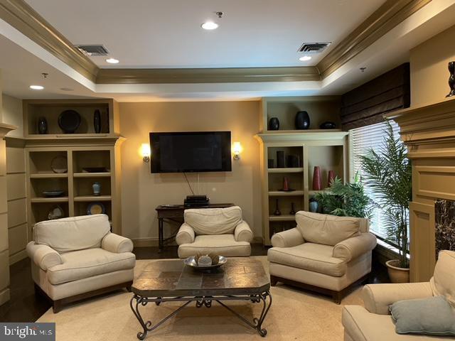 4852 Eisenhower AVENUE Unit: 336