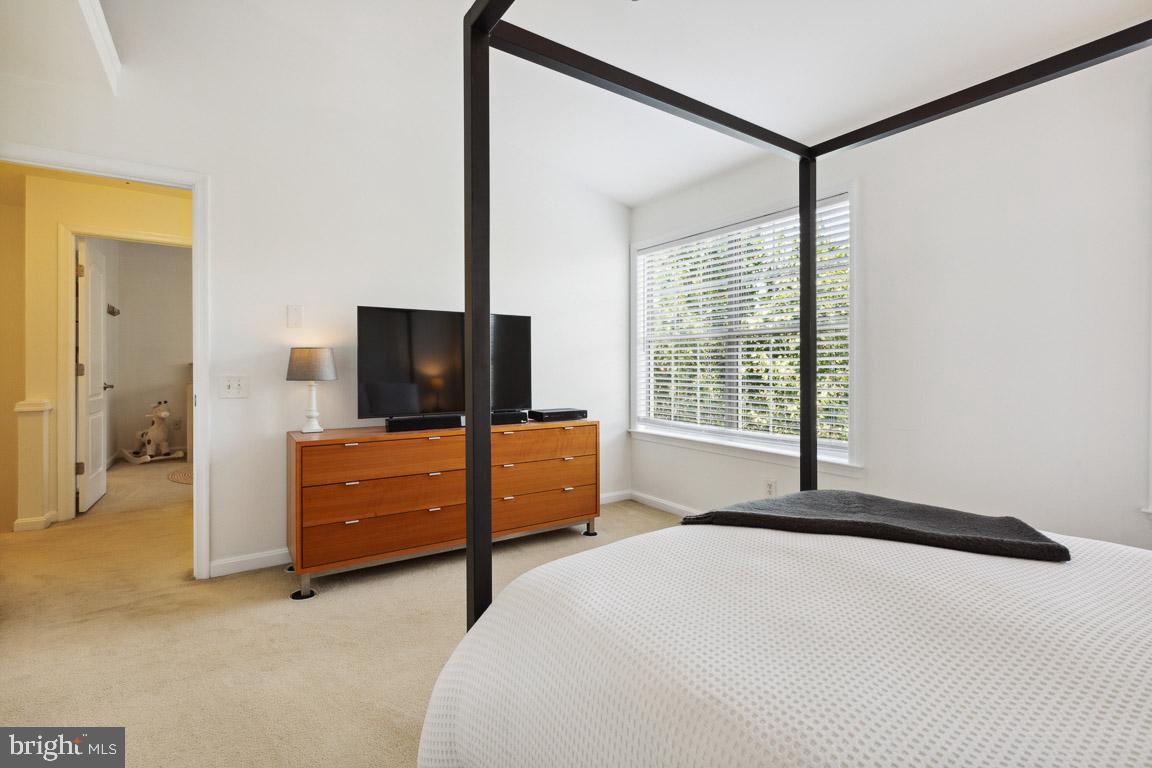 1724 Kingsgate COURT Unit: 301