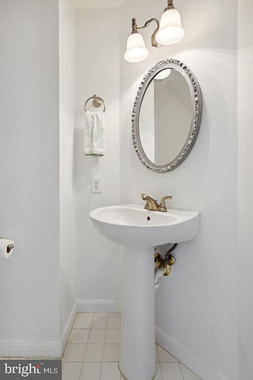 1724 Kingsgate COURT Unit: 301