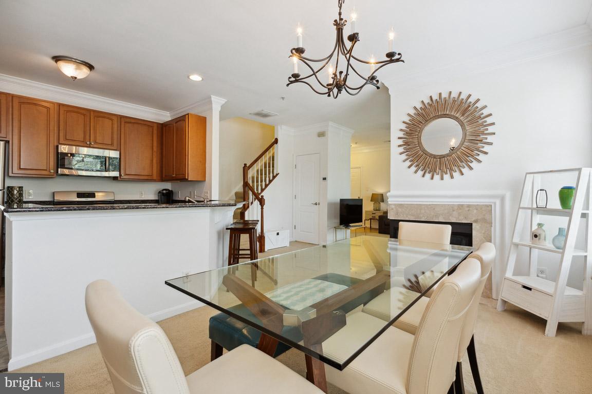 1724 Kingsgate COURT Unit: 301