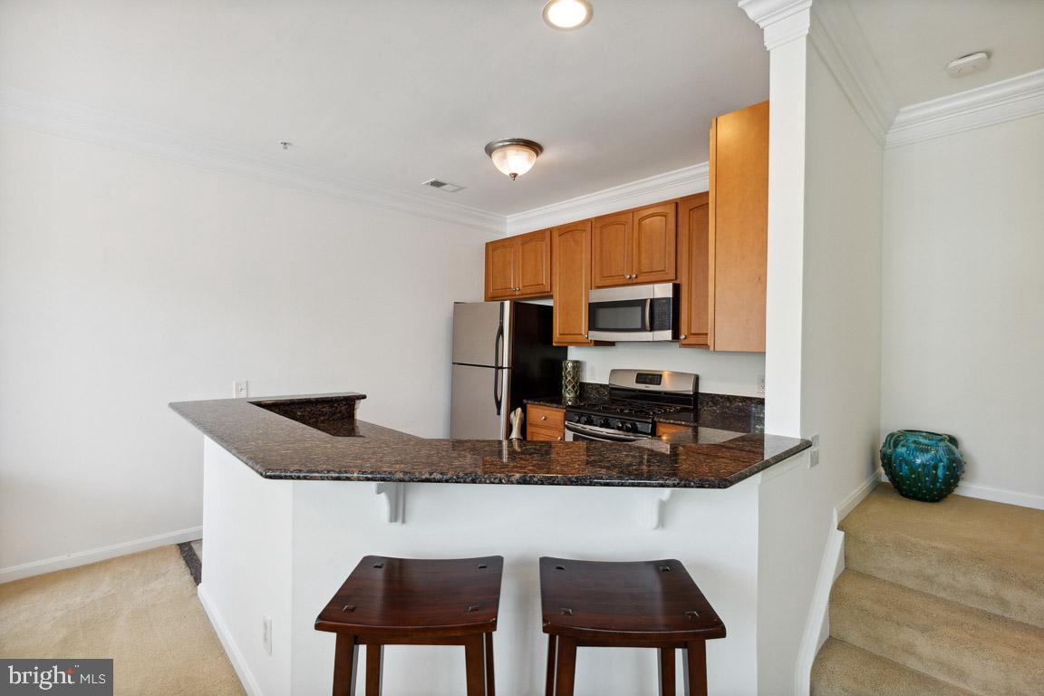 1724 Kingsgate COURT Unit: 301