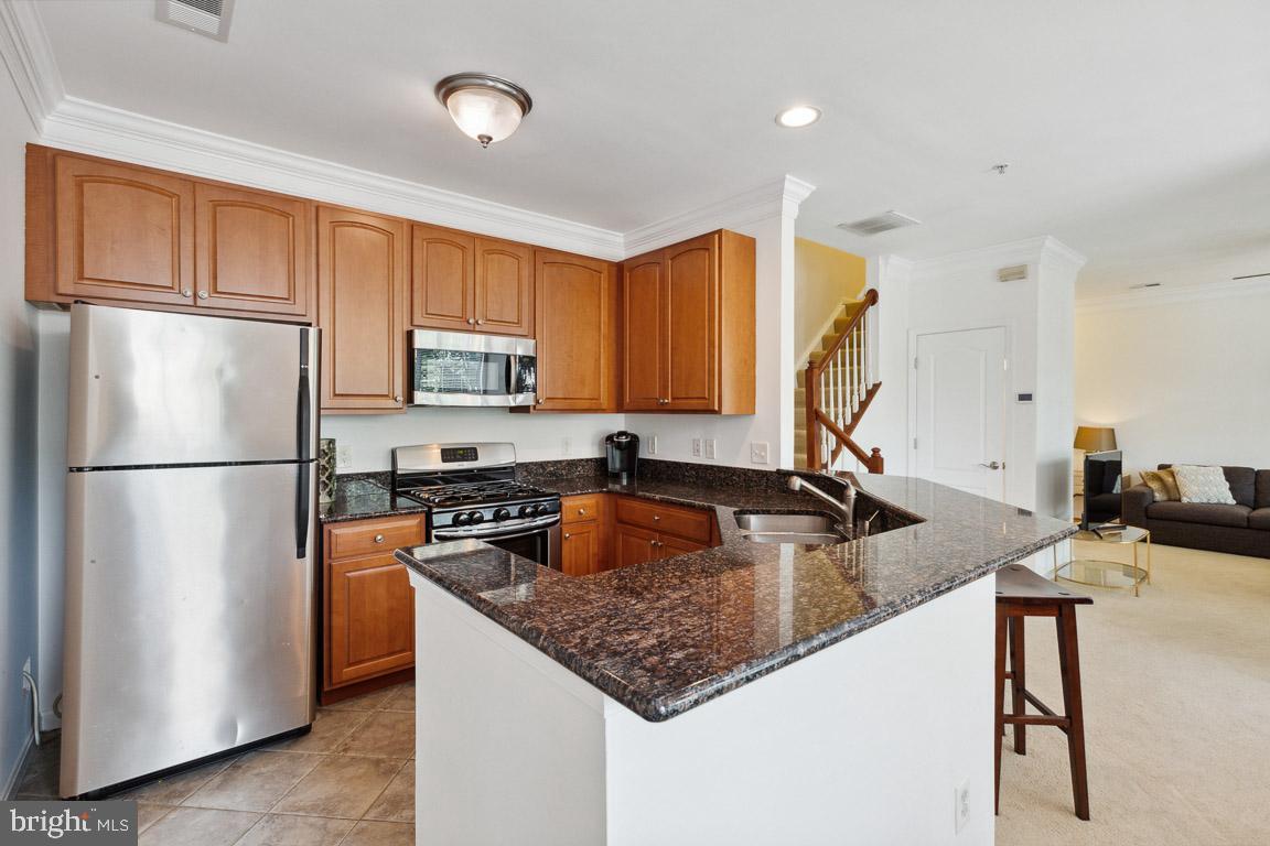 1724 Kingsgate COURT Unit: 301