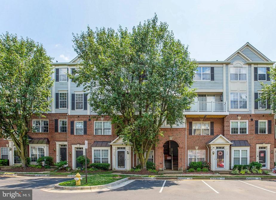 1724 Kingsgate COURT Unit: 301
