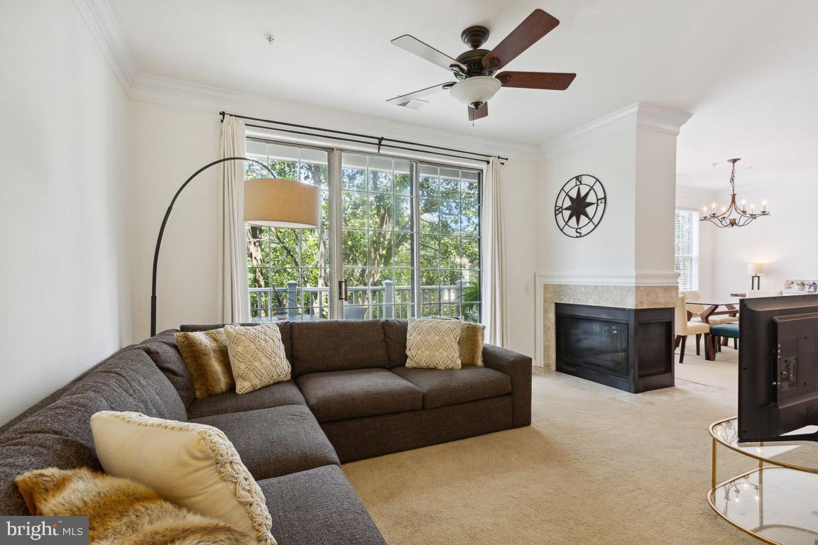 1724 Kingsgate COURT Unit: 301