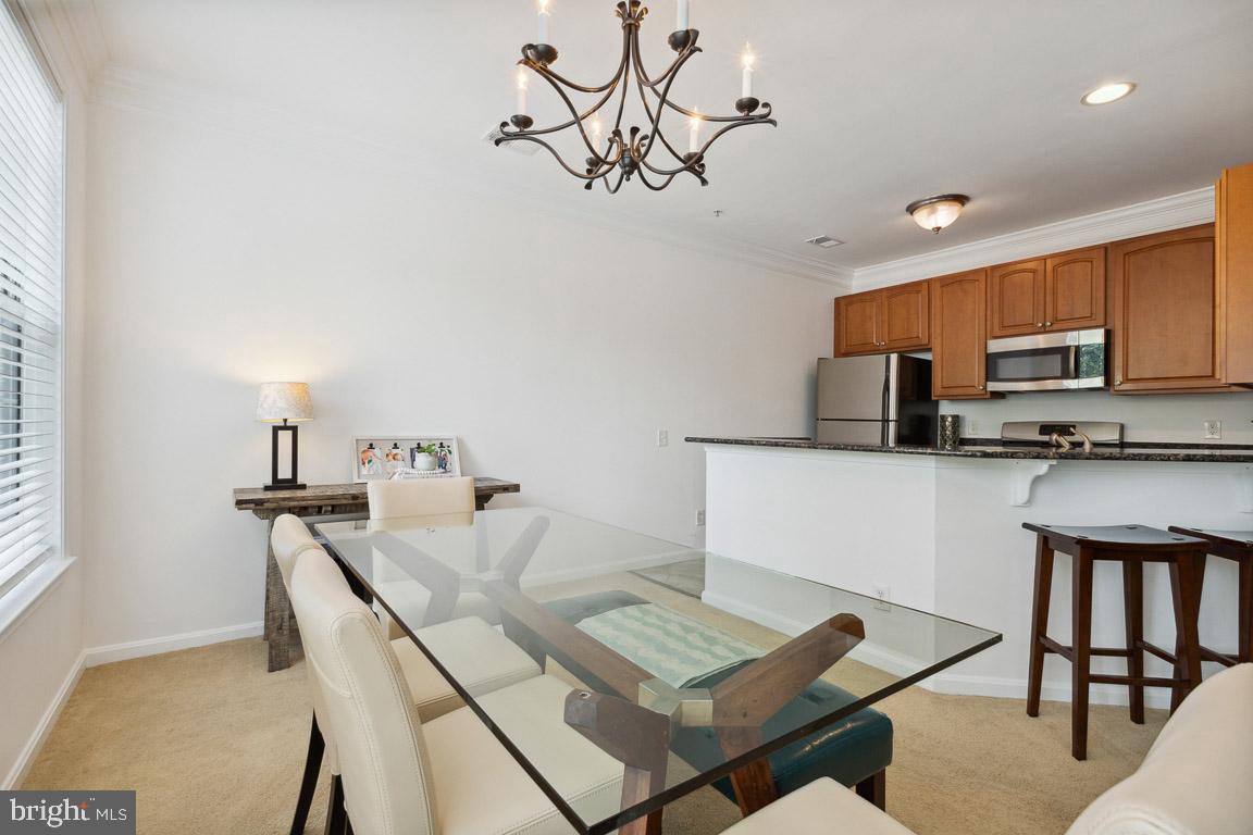 1724 Kingsgate COURT Unit: 301