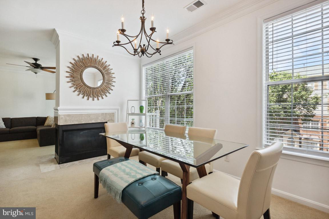 1724 Kingsgate COURT Unit: 301