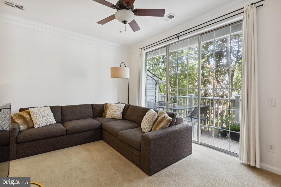 1724 Kingsgate COURT Unit: 301