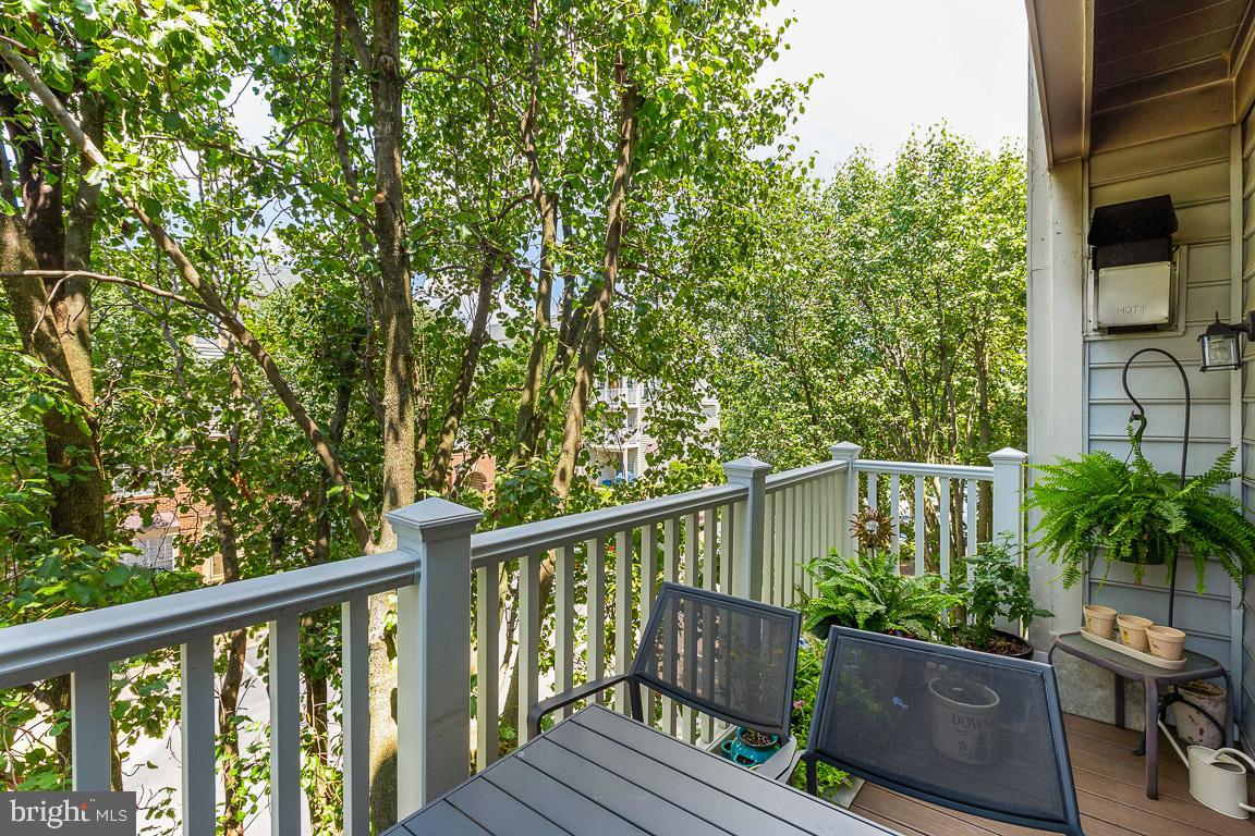 1724 Kingsgate COURT Unit: 301