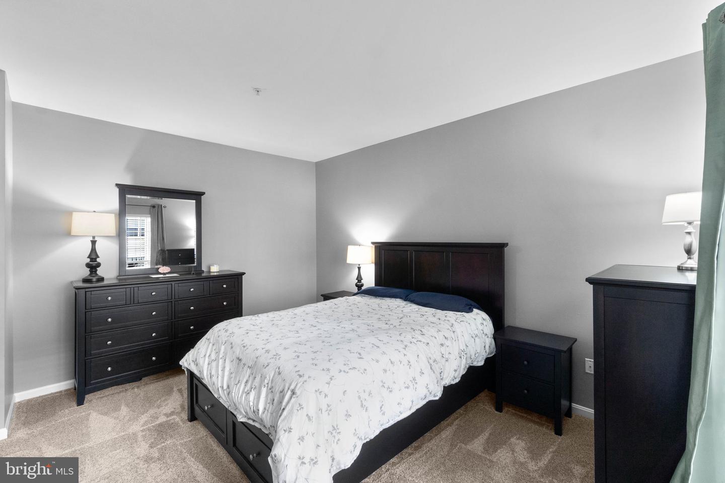 4852 Eisenhower AVENUE Unit: 334