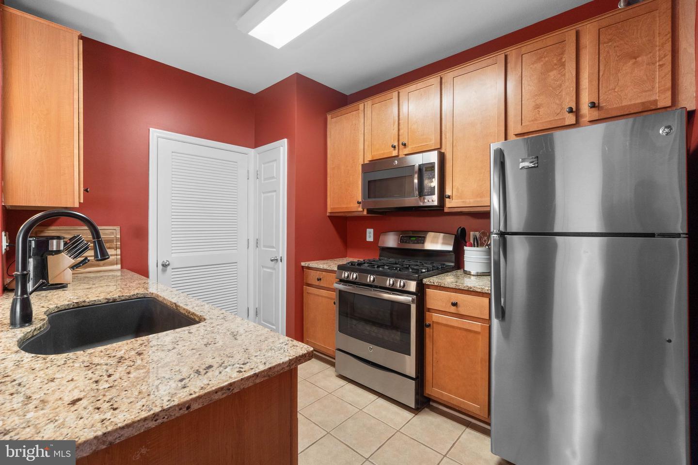 4852 Eisenhower AVENUE Unit: 334