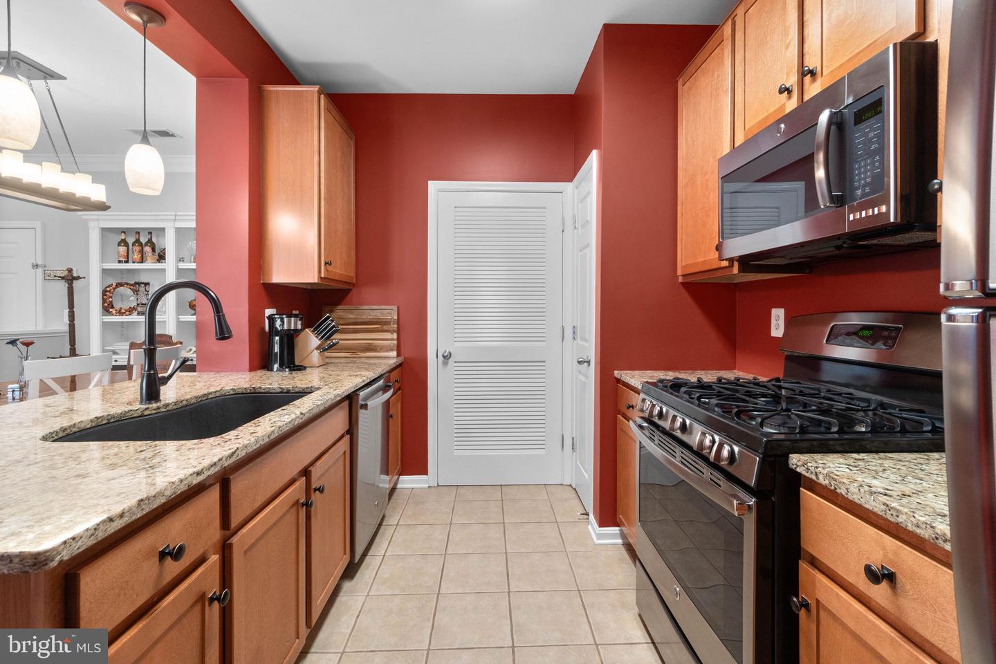 4852 Eisenhower AVENUE Unit: 334