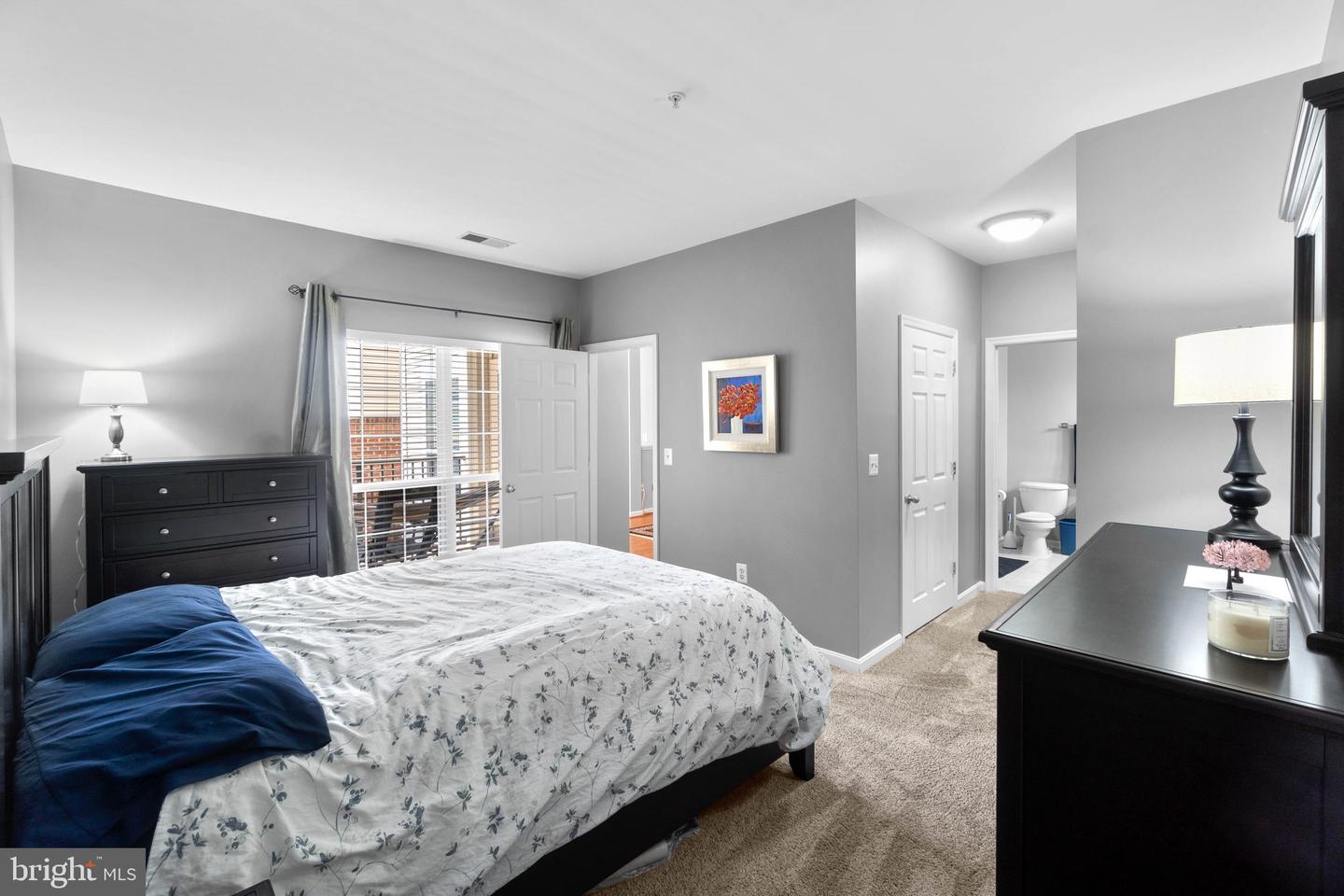 4852 Eisenhower AVENUE Unit: 334