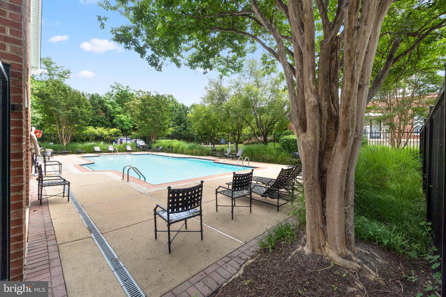 4852 Eisenhower AVENUE Unit: 334