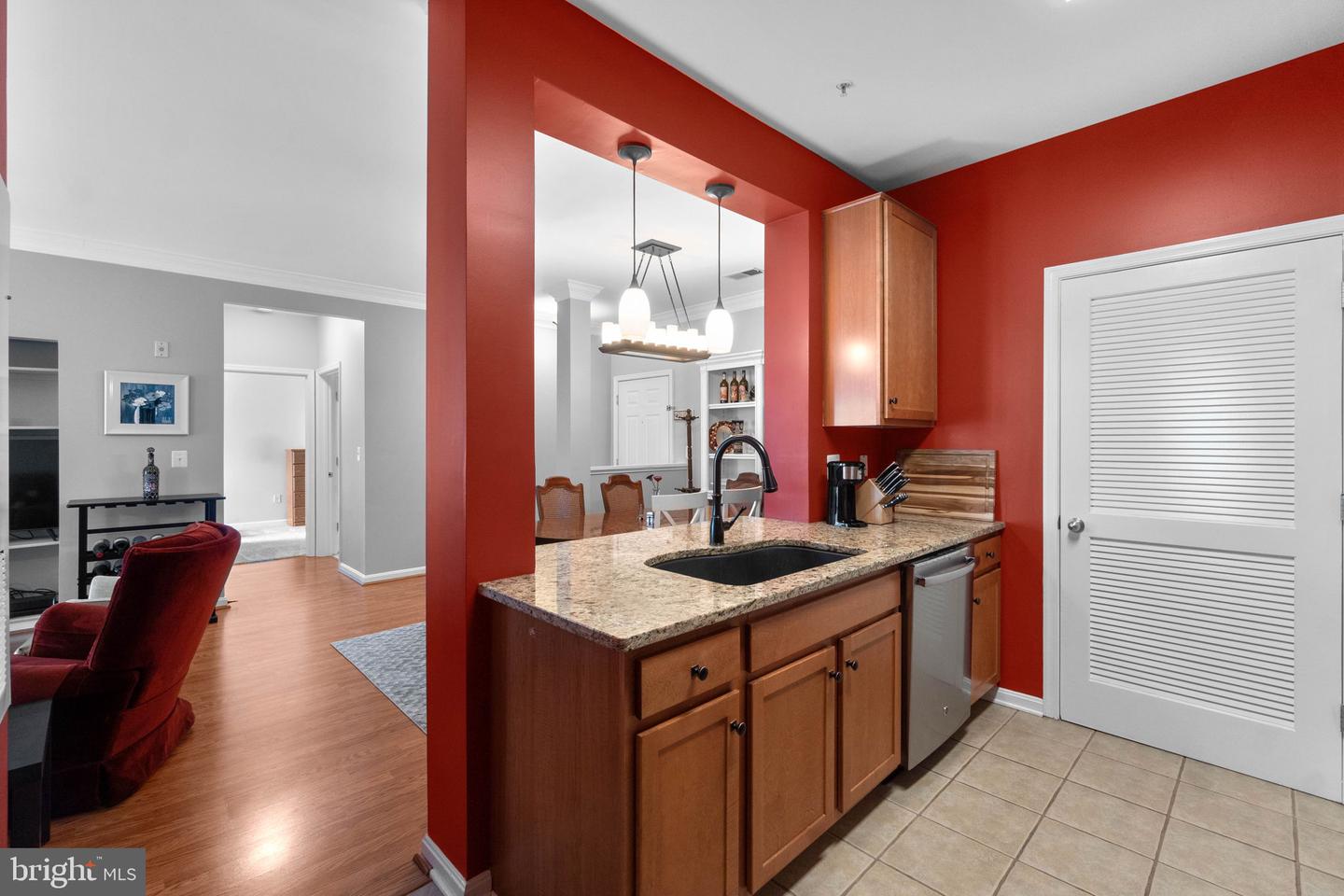 4852 Eisenhower AVENUE Unit: 334