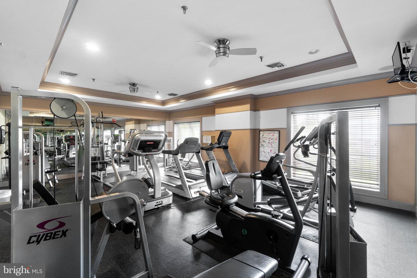 4852 Eisenhower AVENUE Unit: 334
