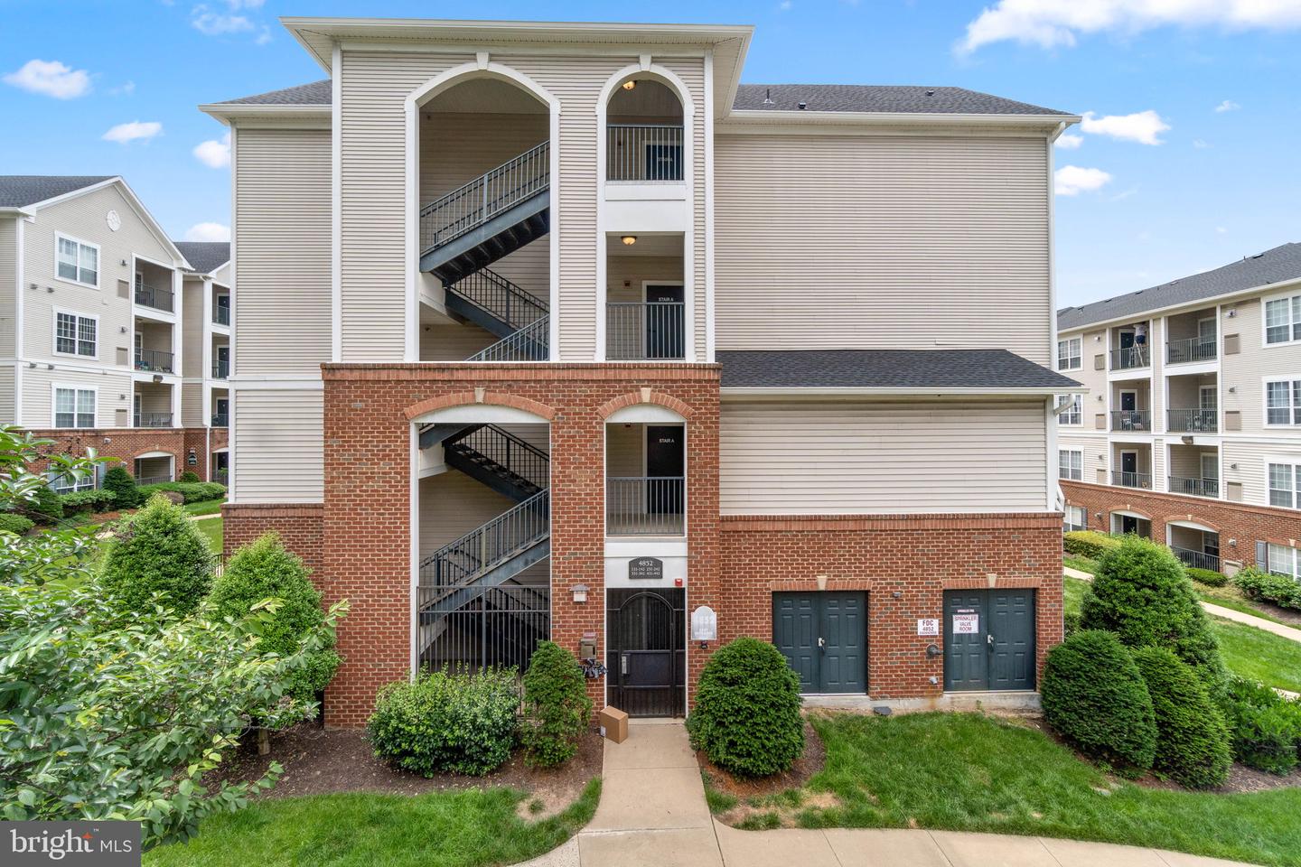 4852 Eisenhower AVENUE Unit: 334