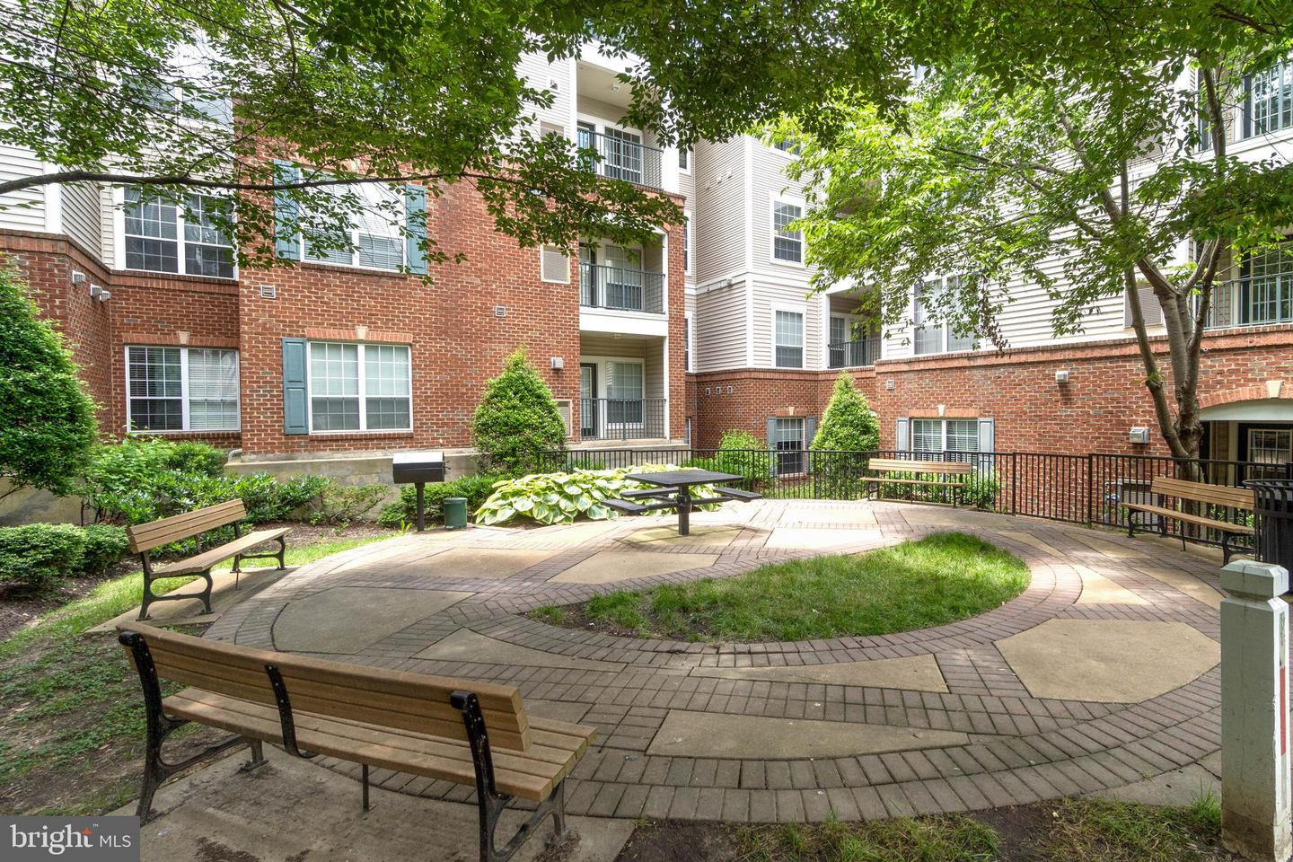 4852 Eisenhower AVENUE Unit: 334