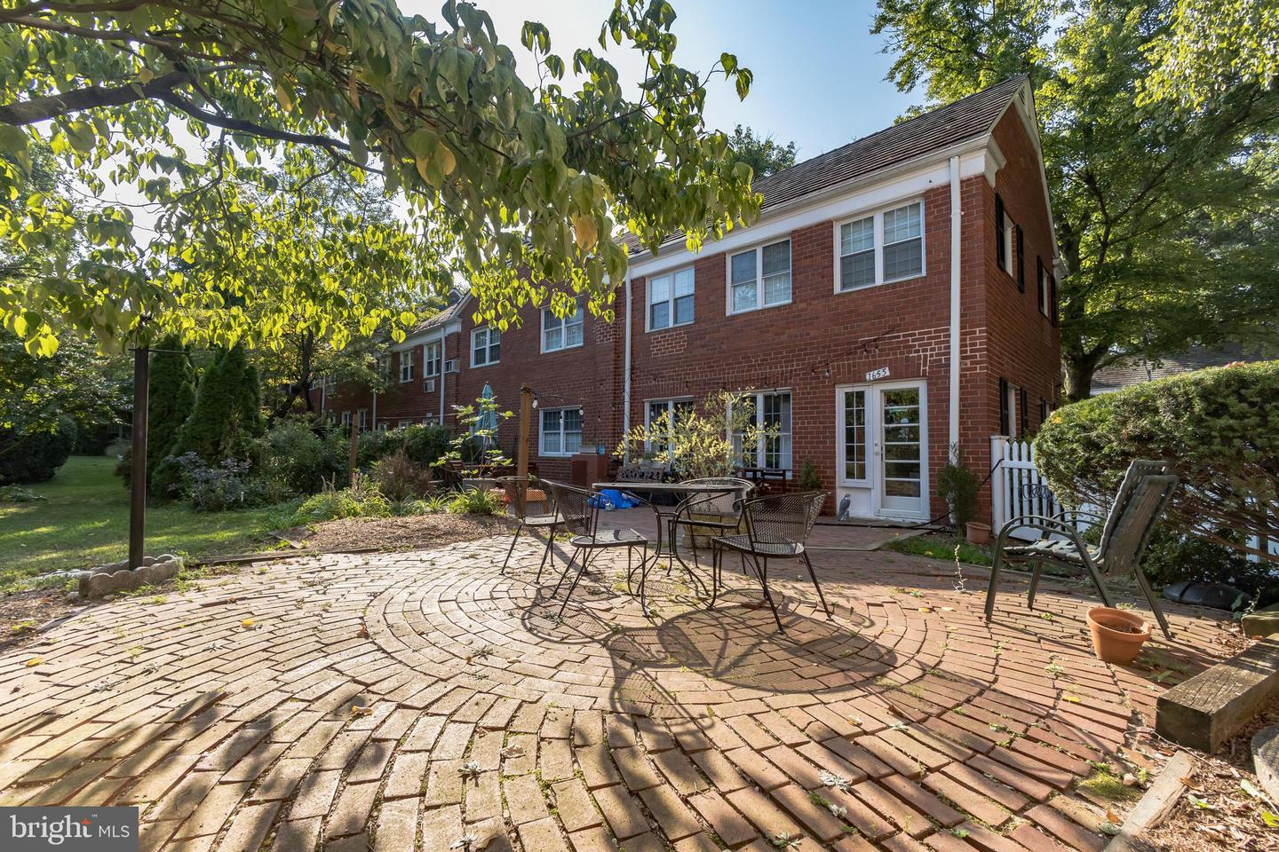3425 Martha Custis DRIVE
