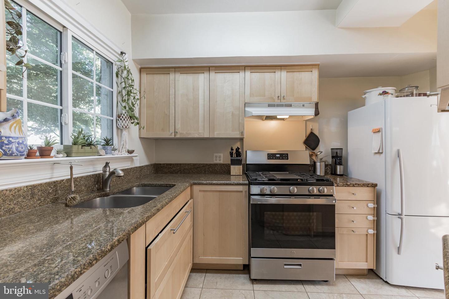 3425 Martha Custis DRIVE