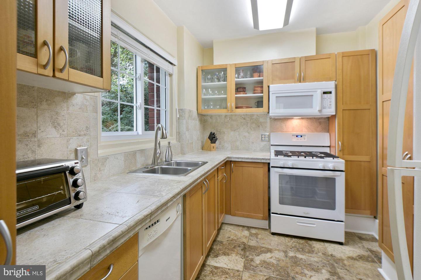 3325 Martha Custis DRIVE