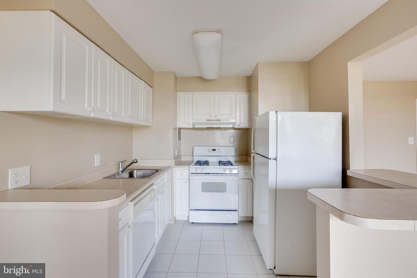 8 S van Dorn STREET Unit: 303