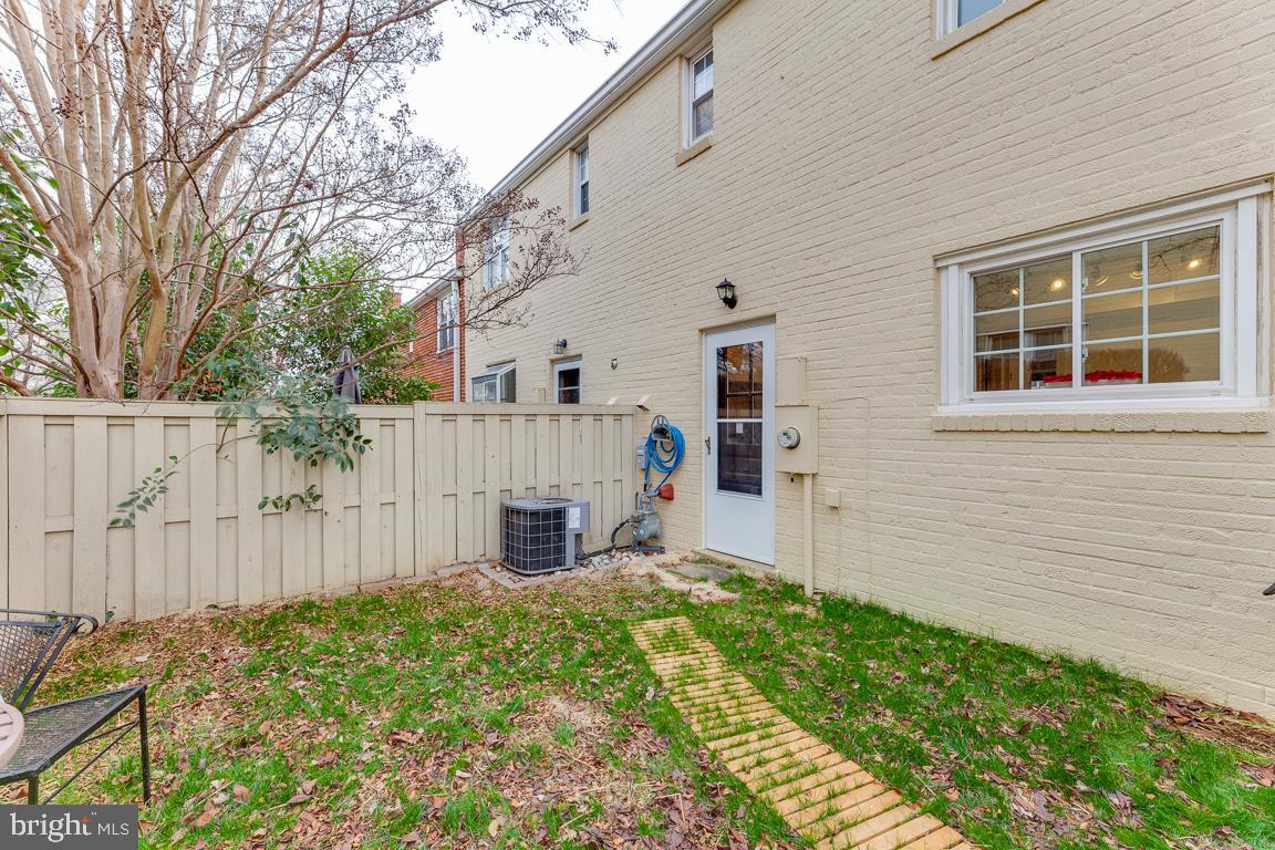 2406 N Dearing STREET