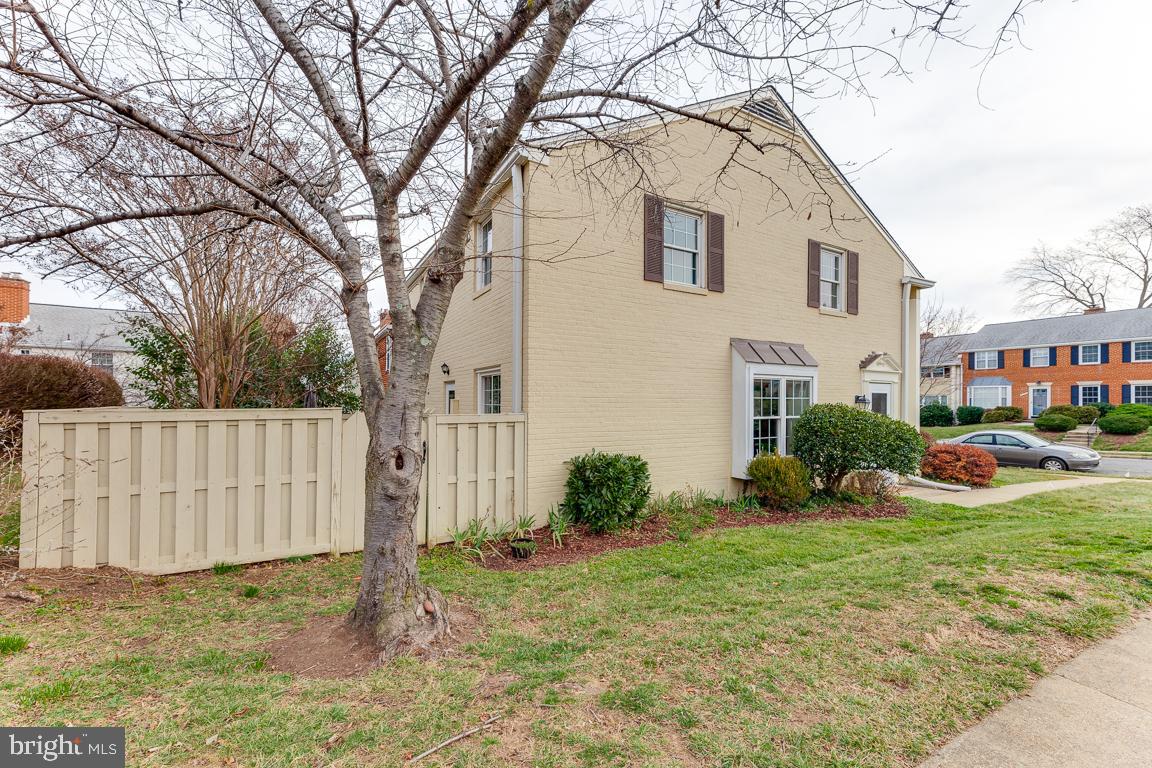 2406 N Dearing STREET